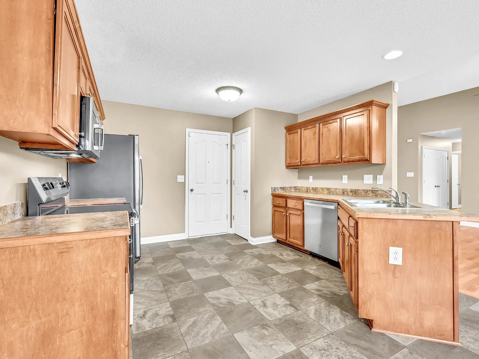3 bed, 2.0 bath, 1742 sqft, $1,850 — Photo 4