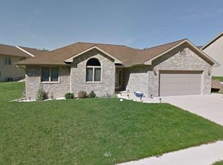 3533 Eclipse Cir, Dubuque, IA 52003
