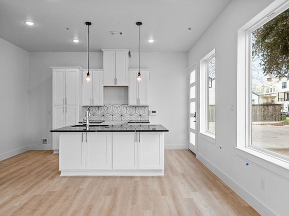 5th image of 2400 Benbrook Dr #100