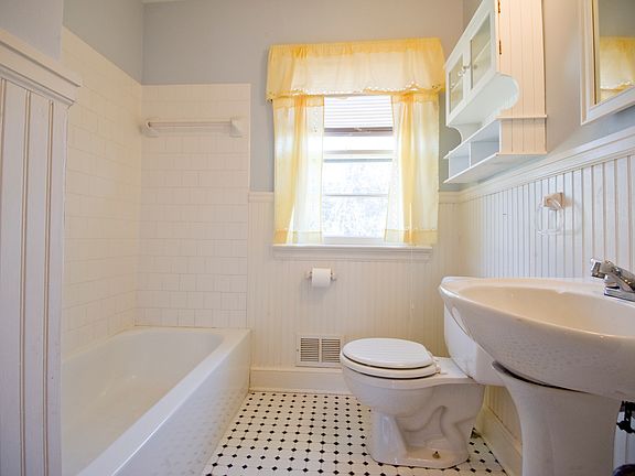 4th image of 1008 W 47th St