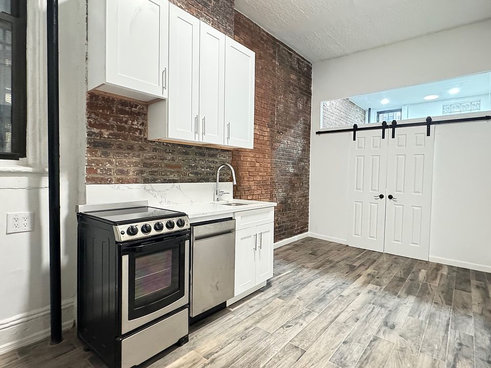 1st image of 206 E 6th St APT 1