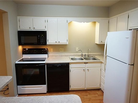 2nd image of 2732 Whitney Pl APT 208
