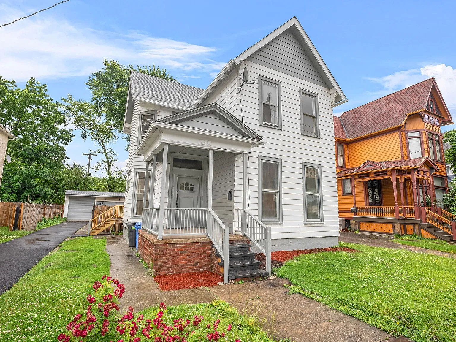 2 bed, $1,100 — Photo 1