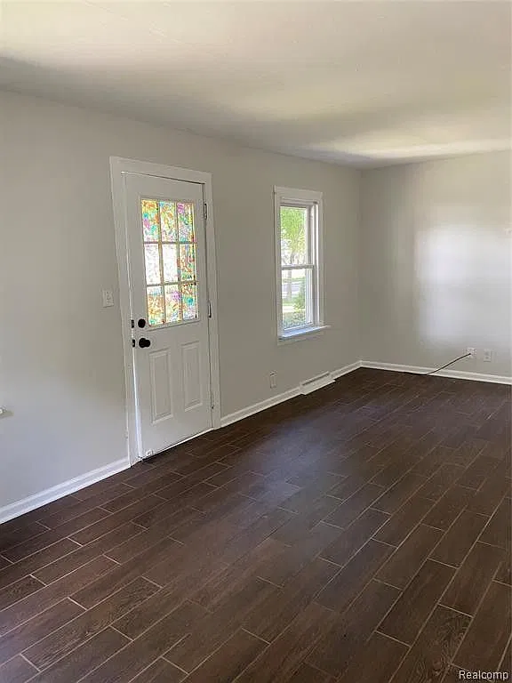 2 bed, 850 sqft, $1,200 — Photo 3