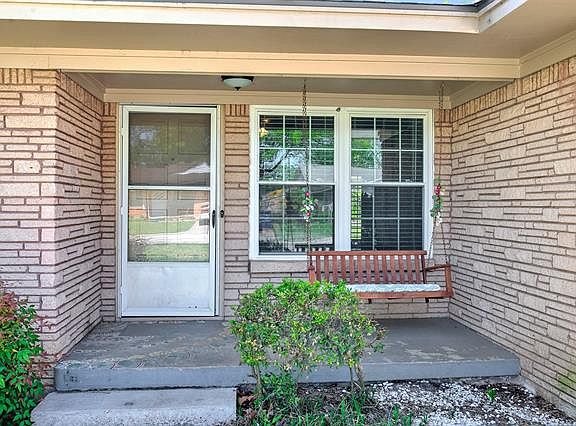 2nd image of 405 W Coats Dr