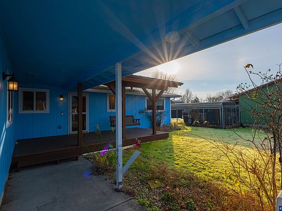 3rd image of 3208 Foxglove St