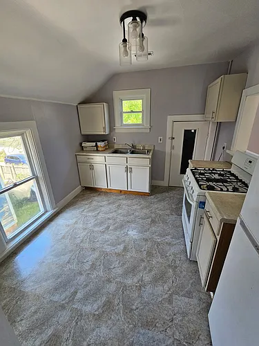 215 W 9th St #UPPER Photo 1