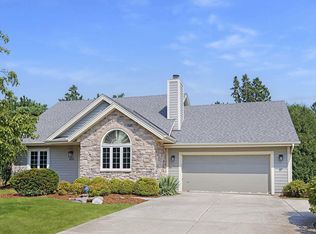 8816 N Seneca Rd, Bayside, WI 53217