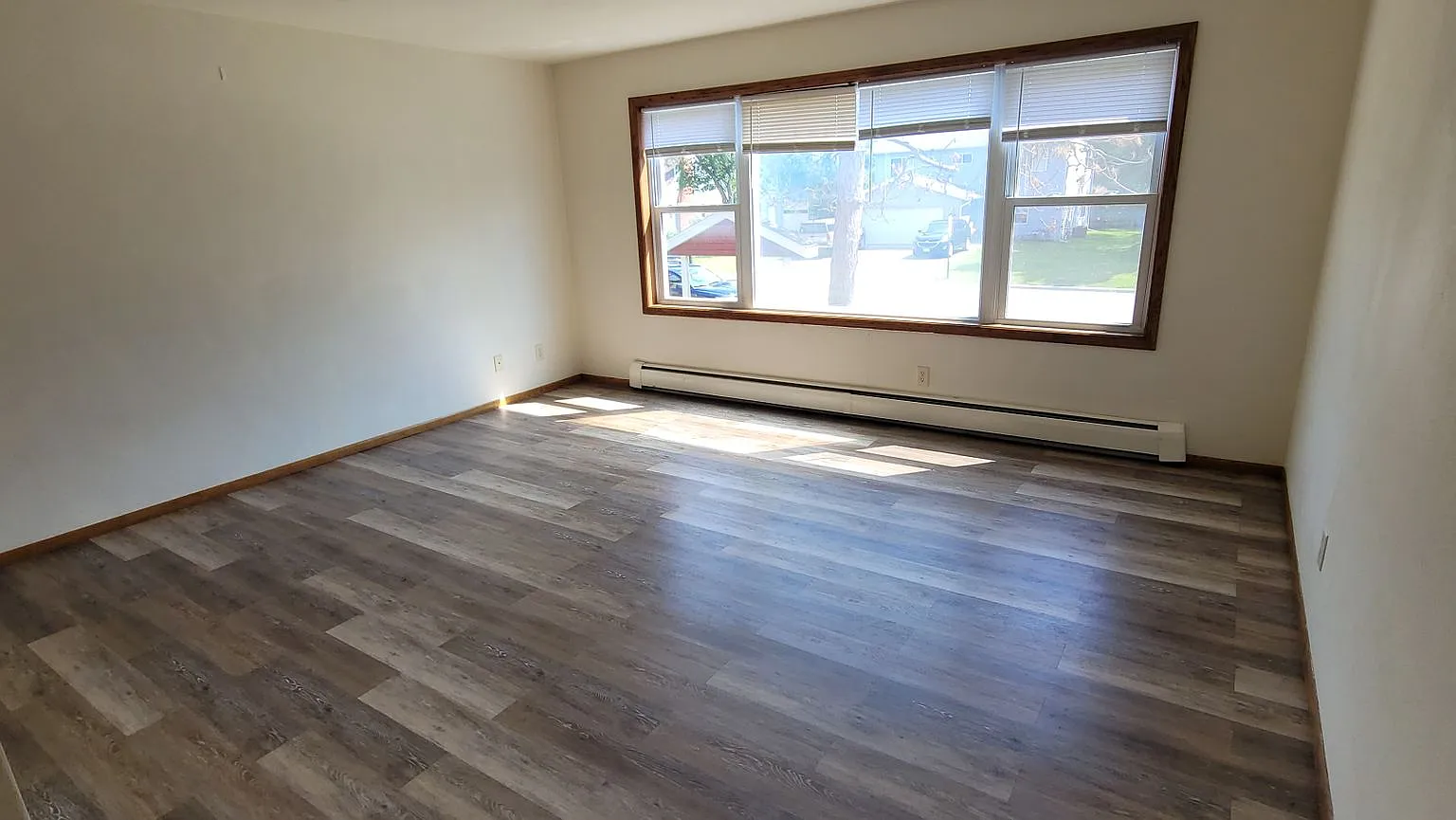 Minnesota Terrace (2513) — Photo 1