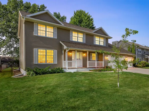 1077 Milstead Dr, Hiawatha, IA 52233
