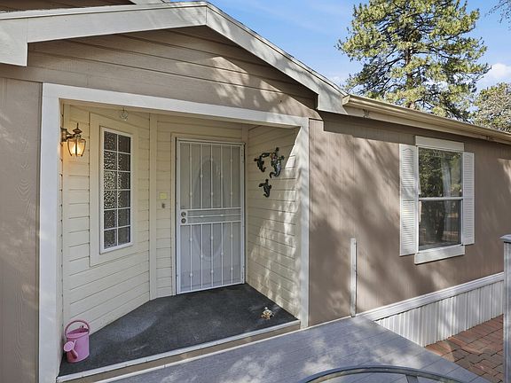 3rd image of 305 E Eidelweiss Cir