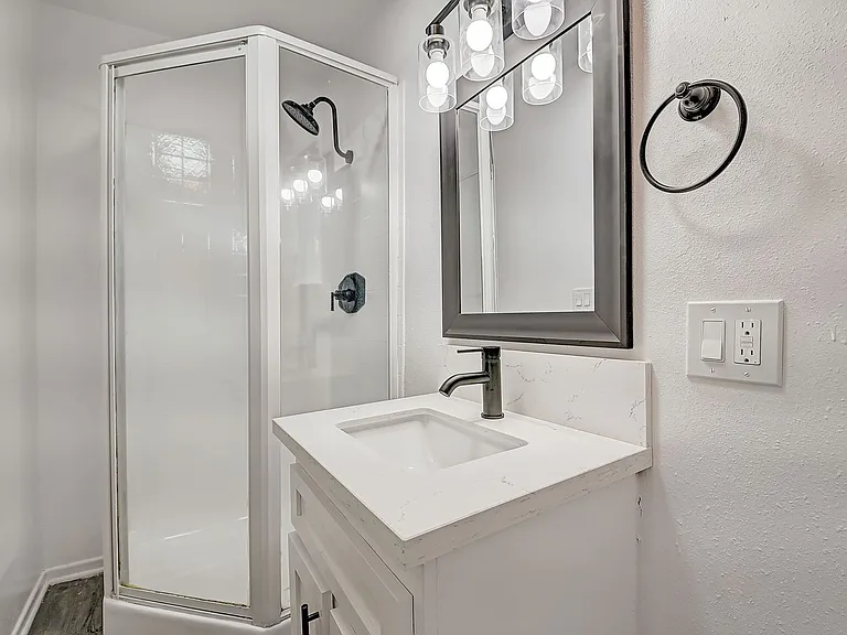 14900 Moorpark Street — Photo 15
