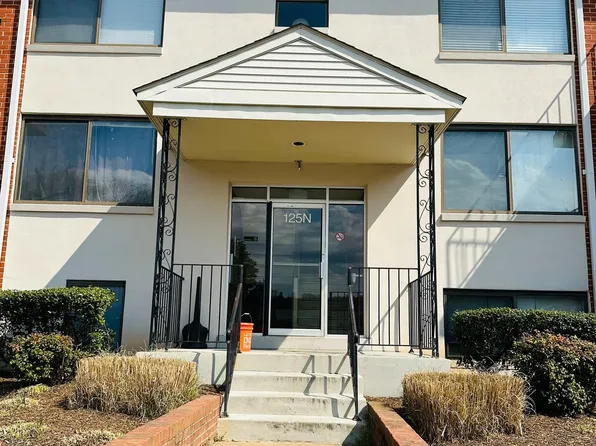 125 Clubhouse Dr SW Unit 6, Leesburg, VA 20175