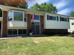 9520 Craigwood Ter, Saint Louis, MO 63126