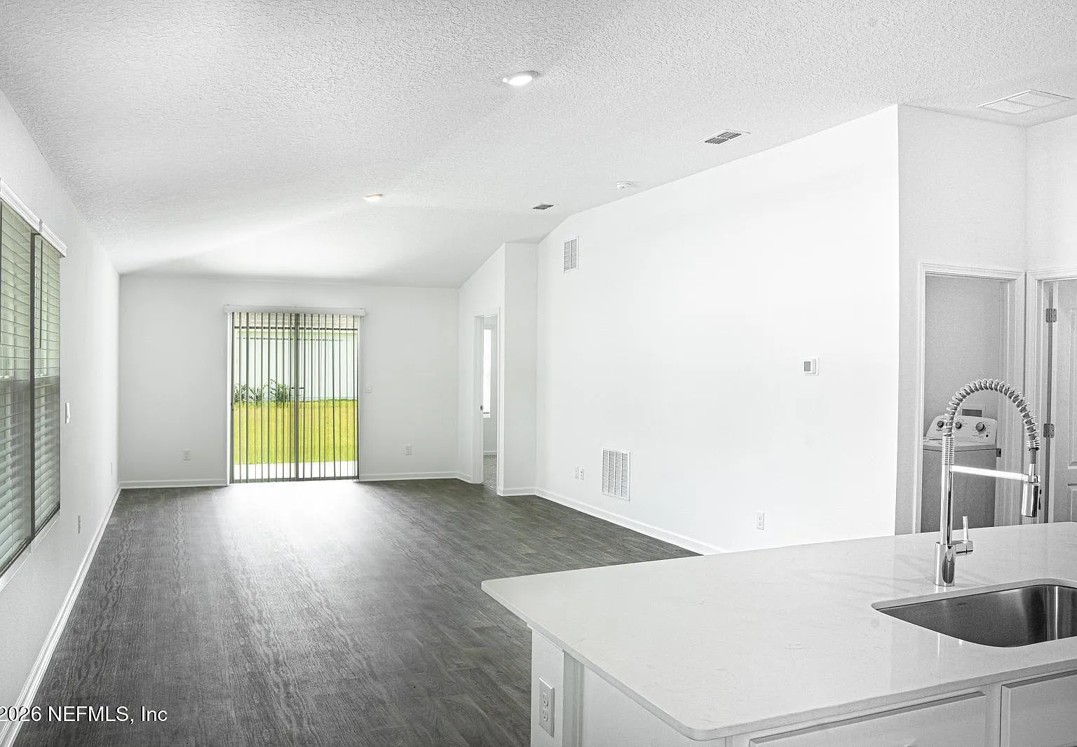 4 bed, 2.0 bath, 1490 sqft, $2,300 — Photo 4