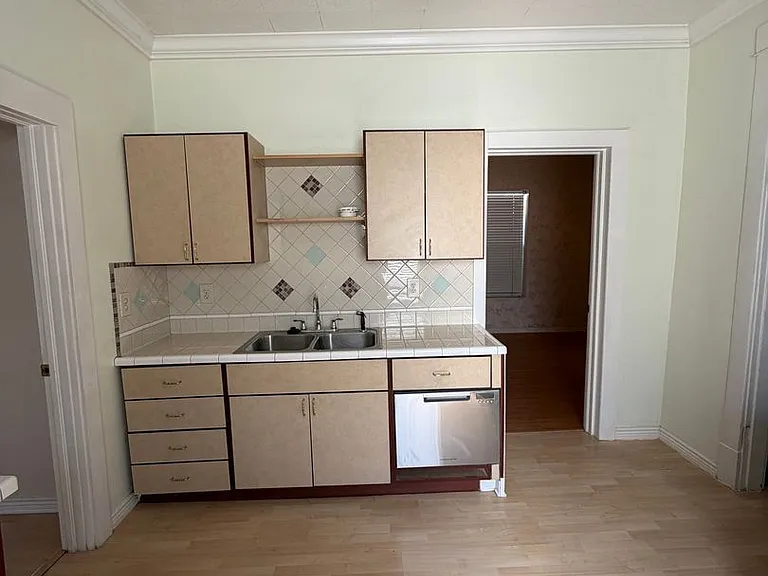 625 E Wilmington Ave — Photo 15