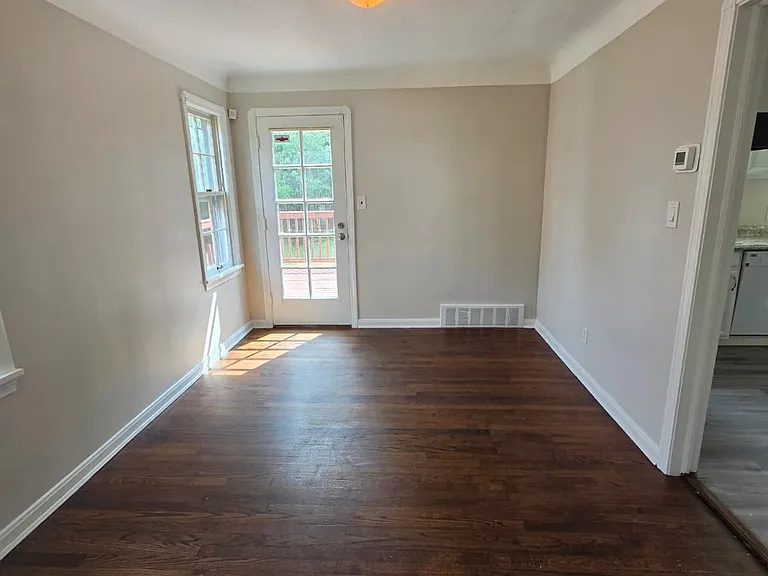 1361 Villa Dr — Photo 4