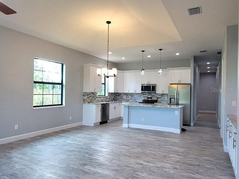 3 bed, 2.0 bath, 1657 sqft, $2,300 — Photo 3