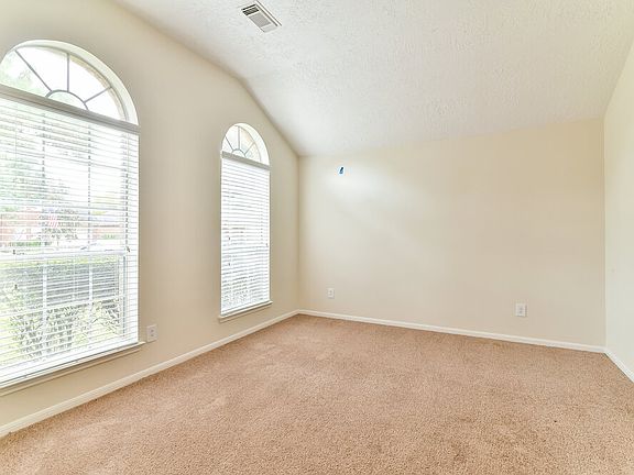 5th image of 17606 Glenwolf Dr
