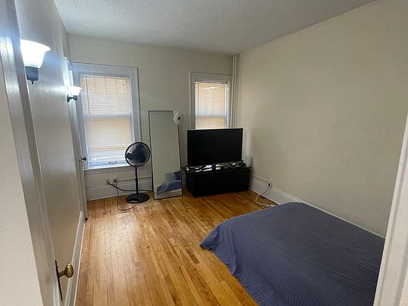 4th image of 2009 Aldrich Ave S #1
