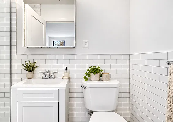 Bathroom, photo 1