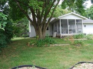 127 W Post Rd SW, Cedar Rapids, IA 52404