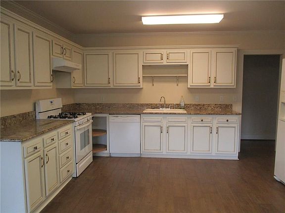 4th image of 1010 Williams Ave