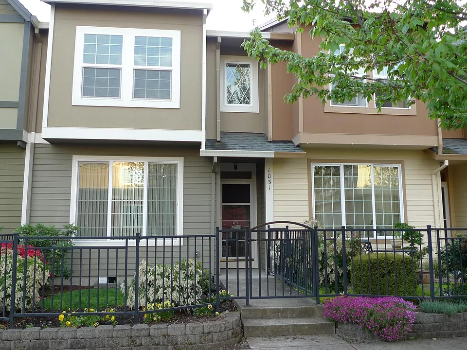 1031 SE Nazomi Ave