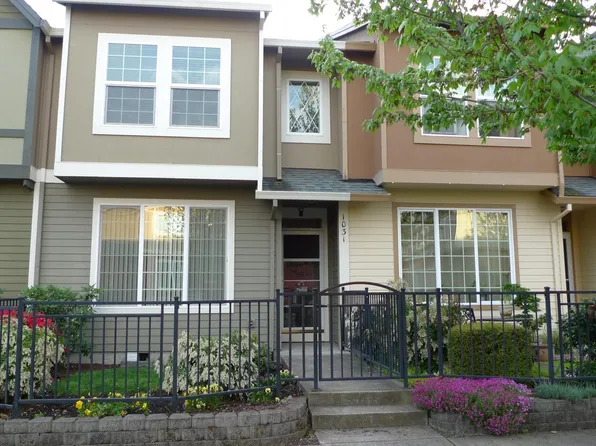 1031 SE Nazomi Ave, Hillsboro, OR 97123