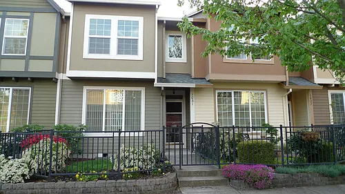 1031 SE Nazomi Ave Photo 1