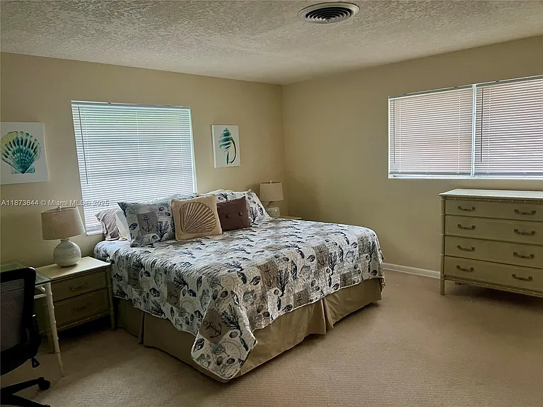 1241 Manor Dr — Photo 9