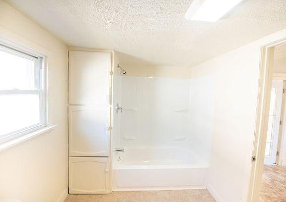 5th image of 981 Hammel St