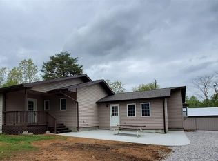 6070 County Road 375 Rd E, Mc Leansboro, IL 62859