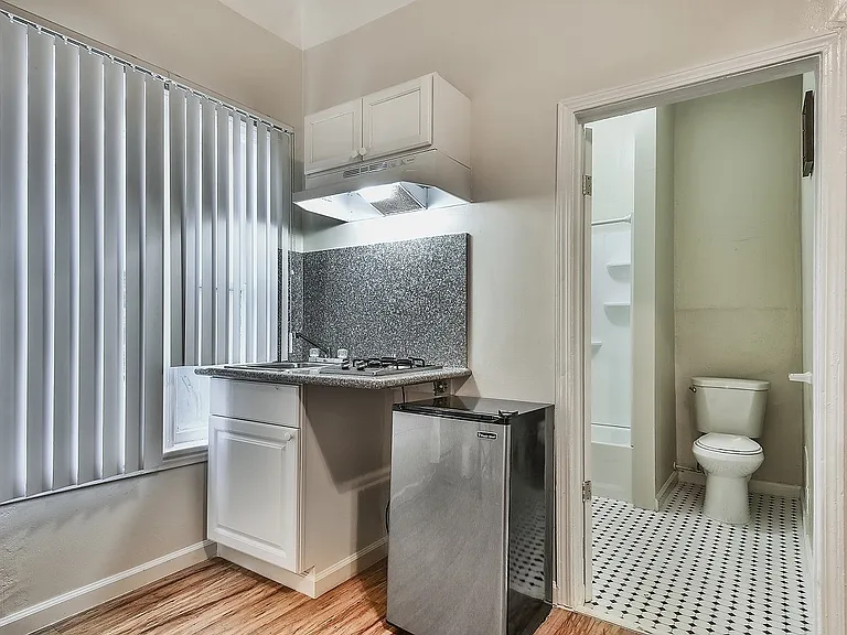MacArthur Park Apartments — Photo 19
