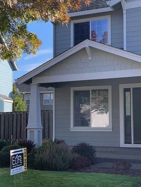 Available Now: 4 Bedroom Home in Willamette Landing — Photo 2