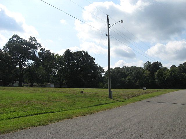 2nd image of 220 Robbie Ct