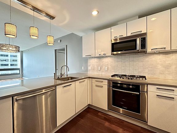 3rd image of 1 Hawthorne St Unit 11E