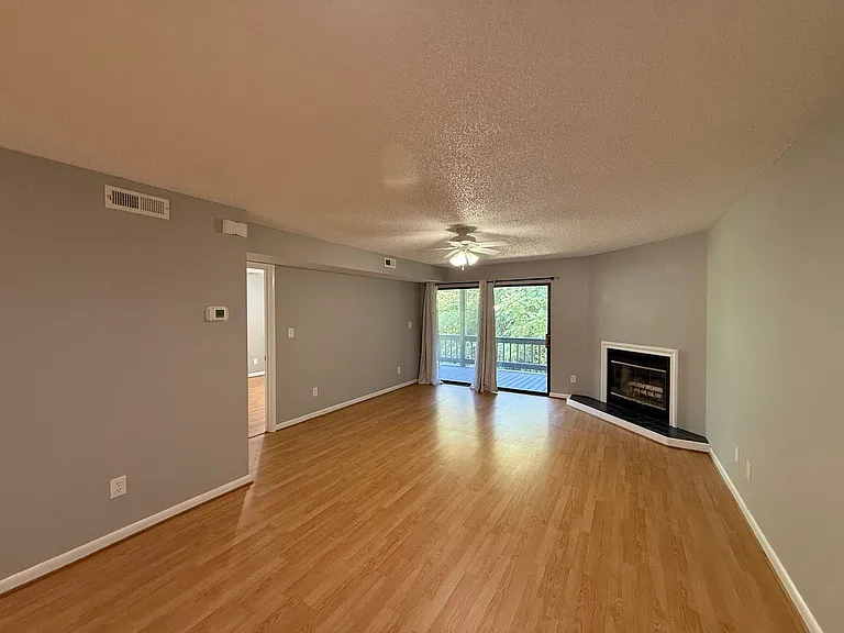 1312 Twin Springs Ct — Photo 5