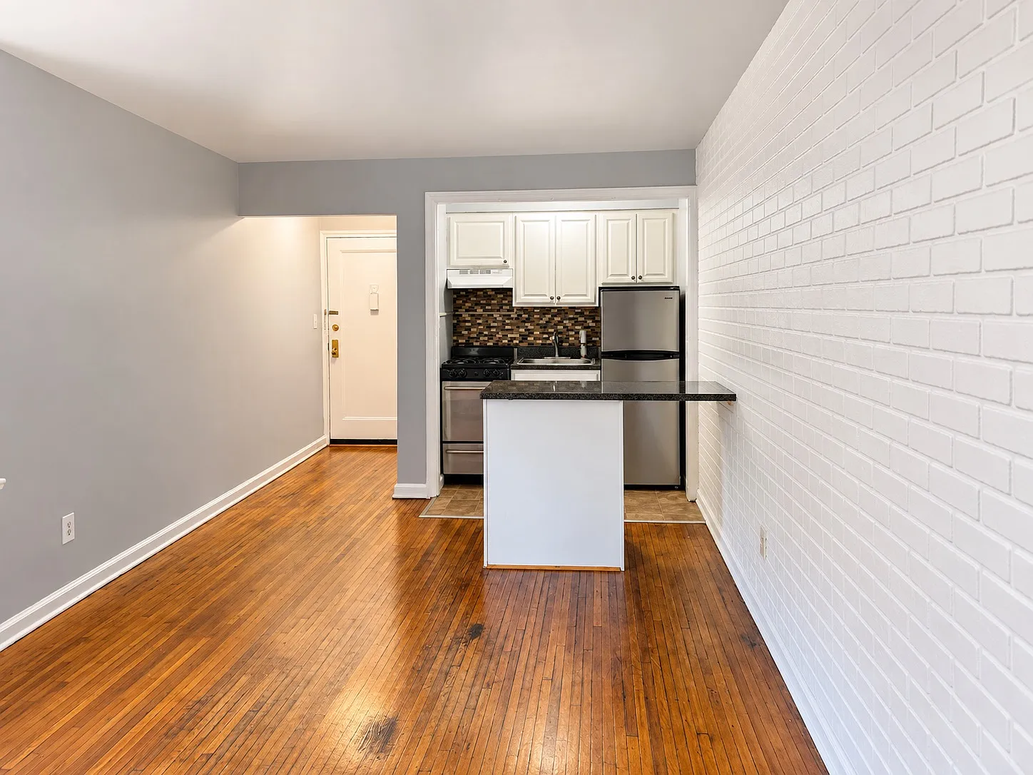 1 bed, 575 sqft, $1,900 — Photo 2