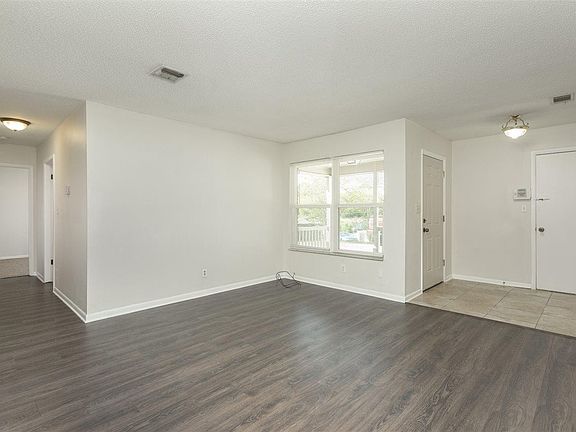 3rd image of 1891 Broyhill Cir