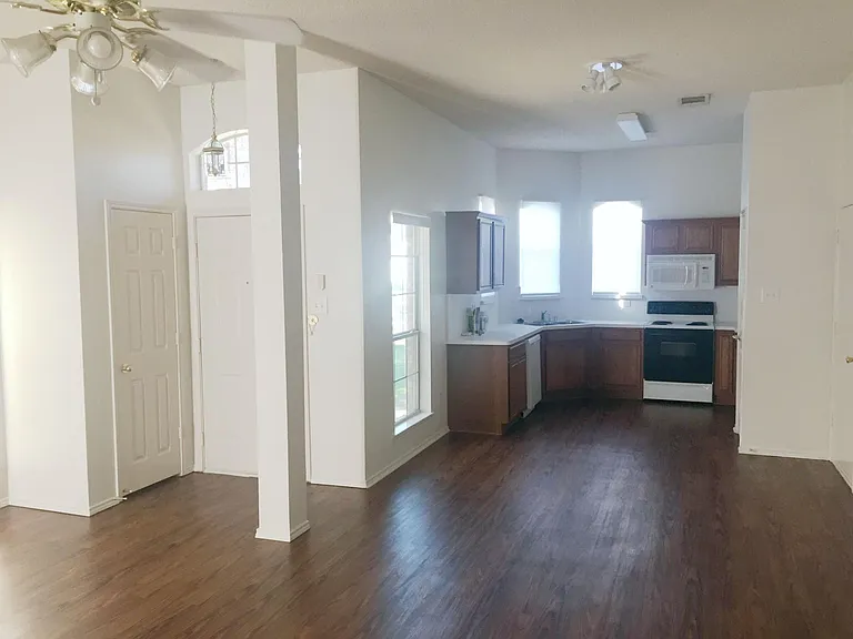 121 Pinion Ln — Photo 6