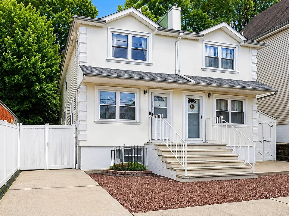 137 Lafayette Ave #1