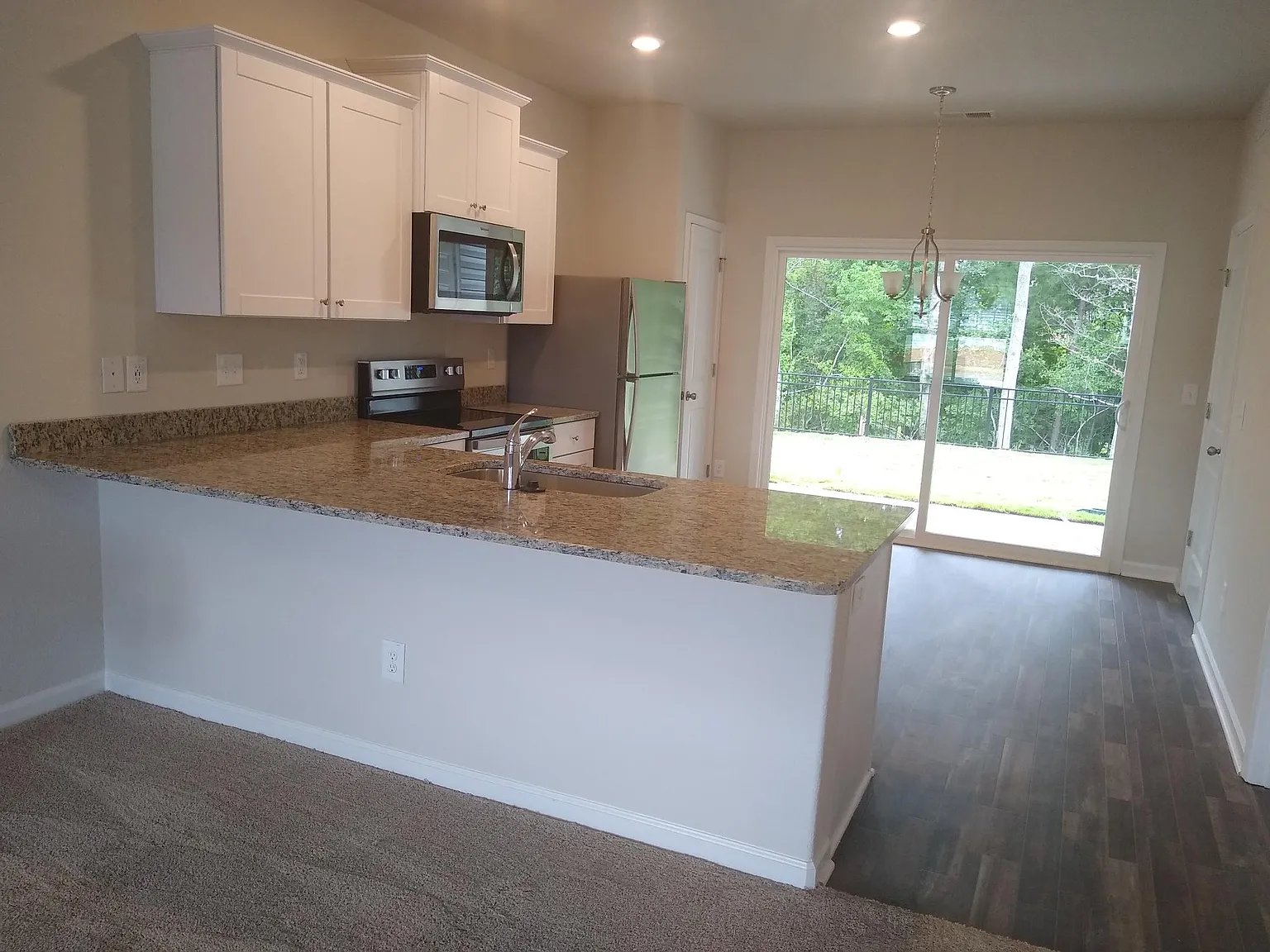 2 bed, 2.5 bath, 1084 sqft, $1,599 — Photo 4
