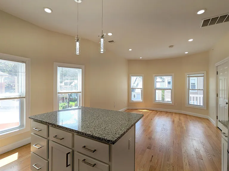 2 Sacramento St #1 — Photo 2