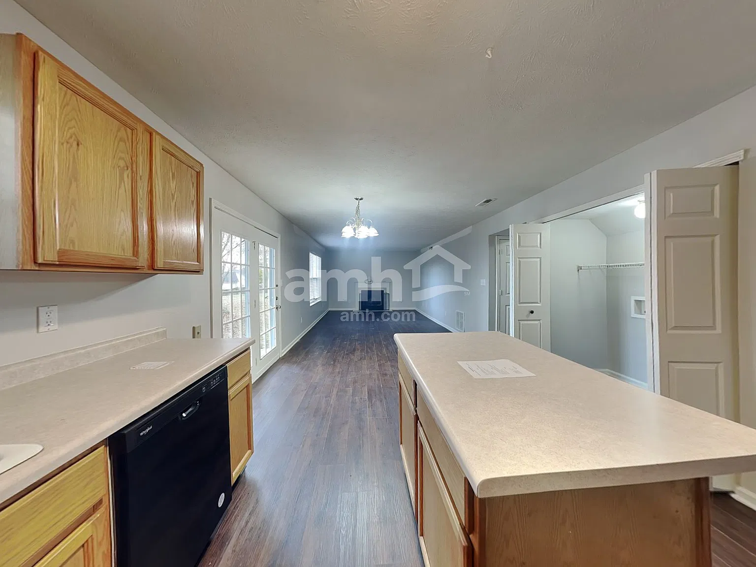 4 bed, 2.5 bath, 1996 sqft, $2,165 — Photo 4