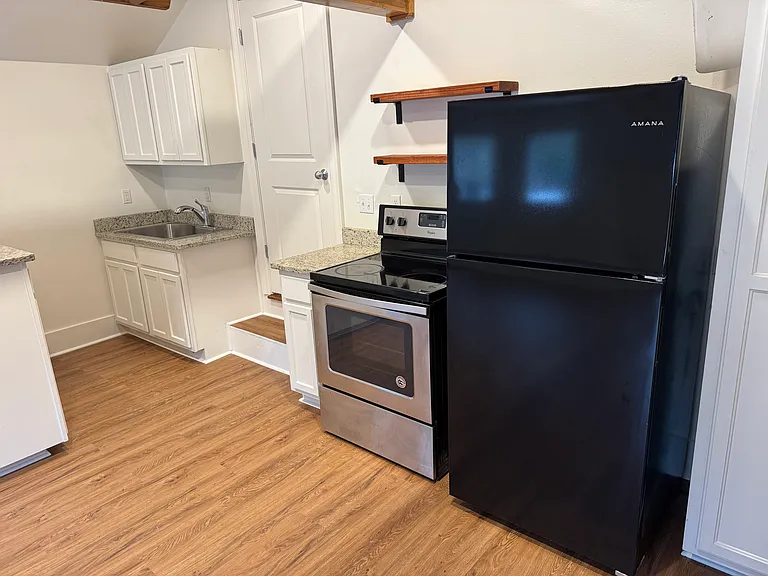 1529 Moreland Ave — Photo 4