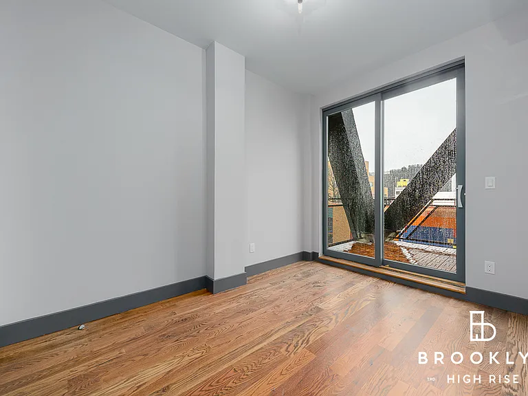 1461 Gates Ave #4A — Photo 7