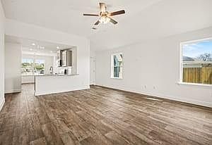 4th image of 332 Bryan Way