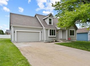 10118 E 220th St, Peculiar, MO 64078
