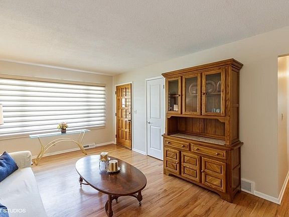 2nd image of 3213 Henry Ave